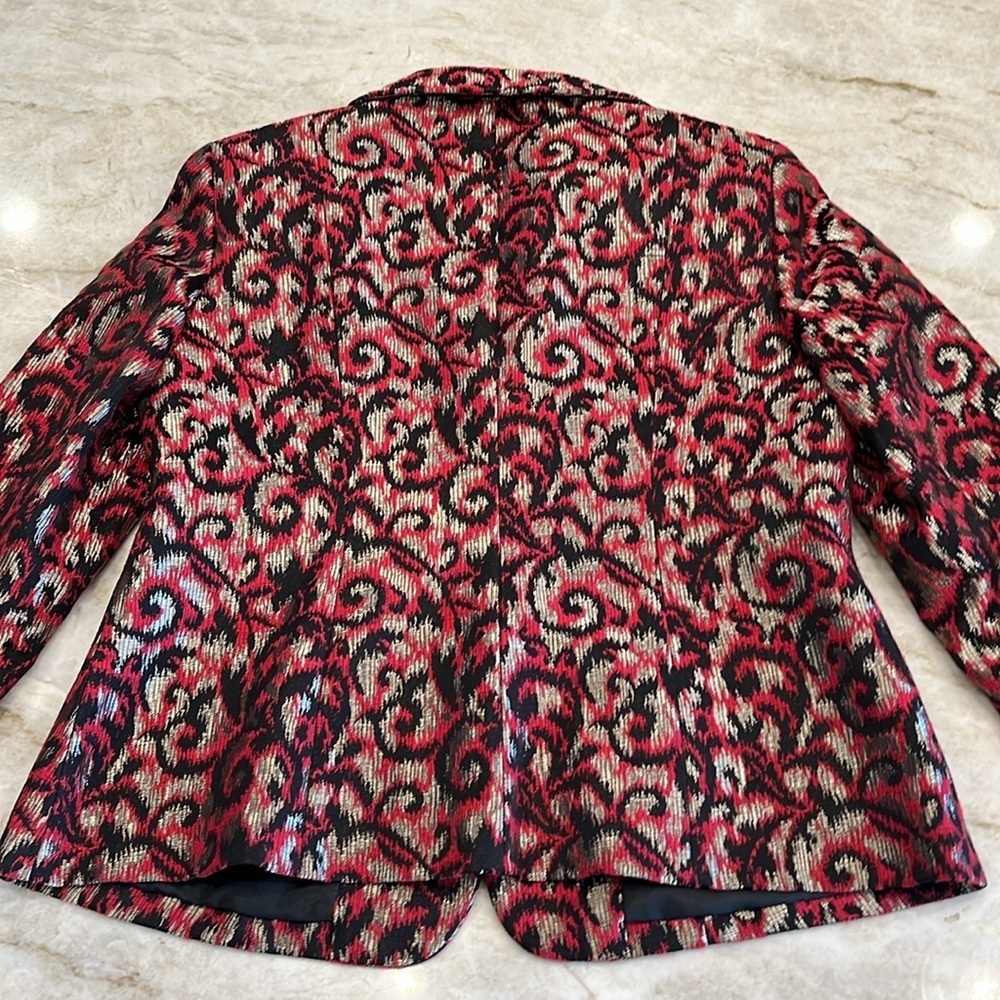 Kasper | Metallic Jacquard‎ Round Lapel Jacket | Red, Black, Gold | Petite 10 - Picture 4 of 13